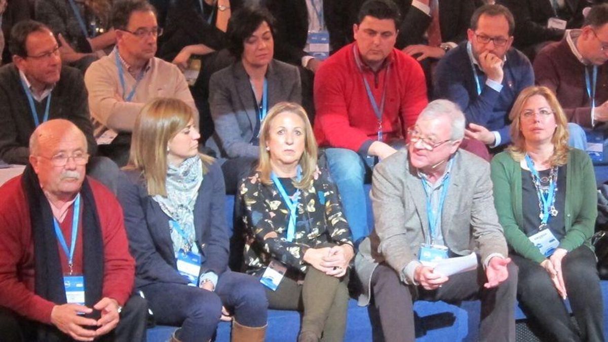 Patricia Fernández, junto a otros responsables del PP, durante una convención nacional celebrada en 2015 | PP