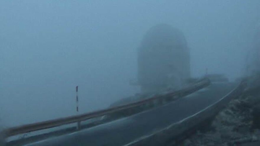 En imagen, entorno  del Telescopio Óptico Nórdico (NOT por su siglas en inglés) en la mañana de este martes,  3 de marzo, en el Observatorio del Roque de Los Muchachos, con hielo.