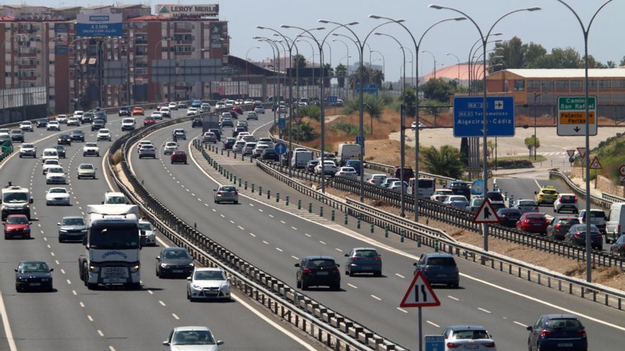 ¿Vas a viajar para ver el eclipse? La DGT pide escalonar la vuelta y extremar la precaución al volante