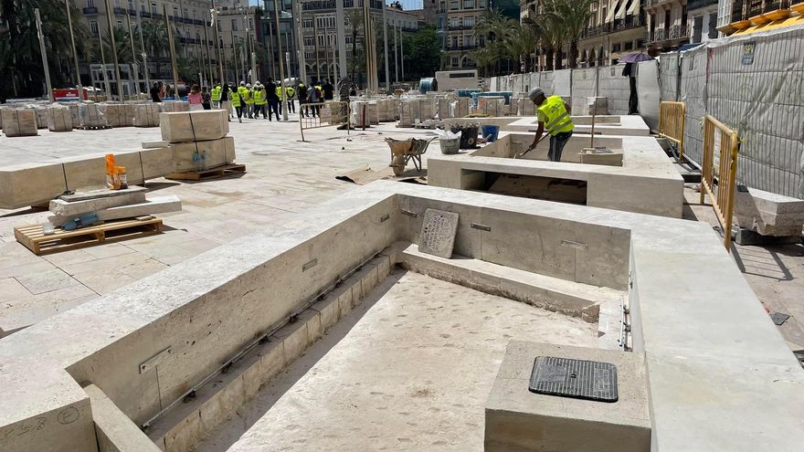 Futuras fuentes en la plaza de la Reina.