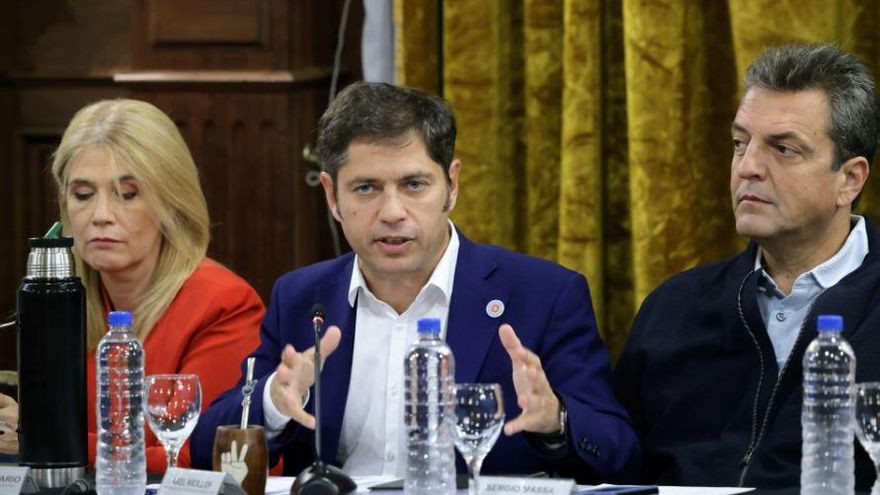 Axel Kicillof reúne al peronismo bonaerense y encabeza la resistencia al decreto desregulador