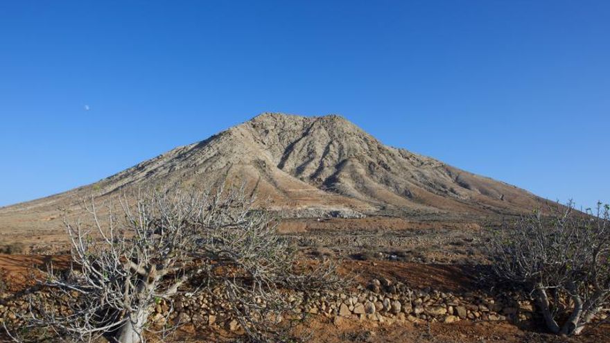 El Gobierno de Canarias inicia un expediente para la protección integral de Montaña Tindaya