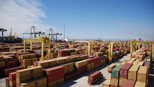 Contenidors en les instal·lacions del Port de València.