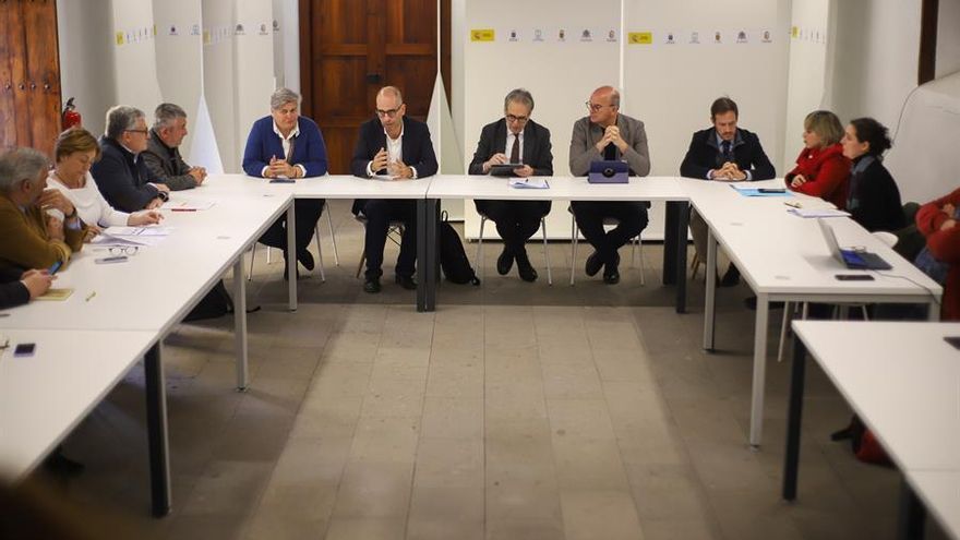 El ministro de Universidades, Joan Subirats, se ha reunido en La Palma con los rectores de las universidades autonómicas, y representantes de entidades científicas para avanzar en proyectos de formación de grados y posgrados en la Isla