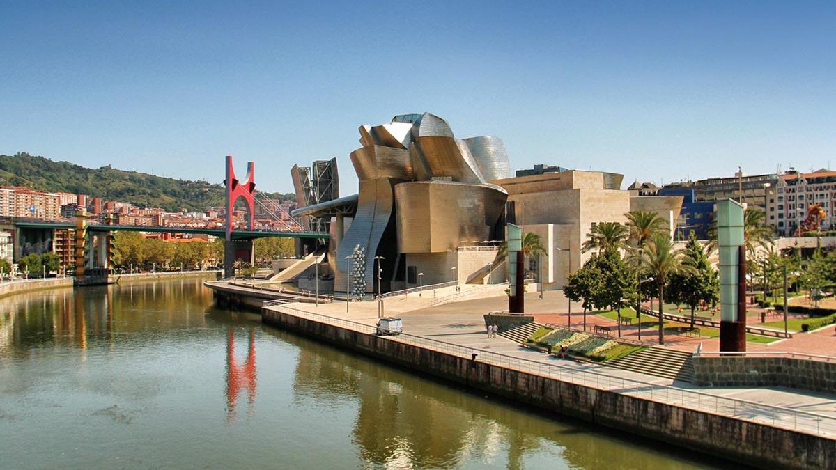 De la ría de hierro a un parque y museo al aire libre: el recorrido que ejemplifica el cambio urbano de Bilbao