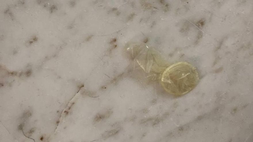 Aparece un preservativo en medio de una sala del Parlamento Vasco antes del arranque efectivo de la nueva legislatura