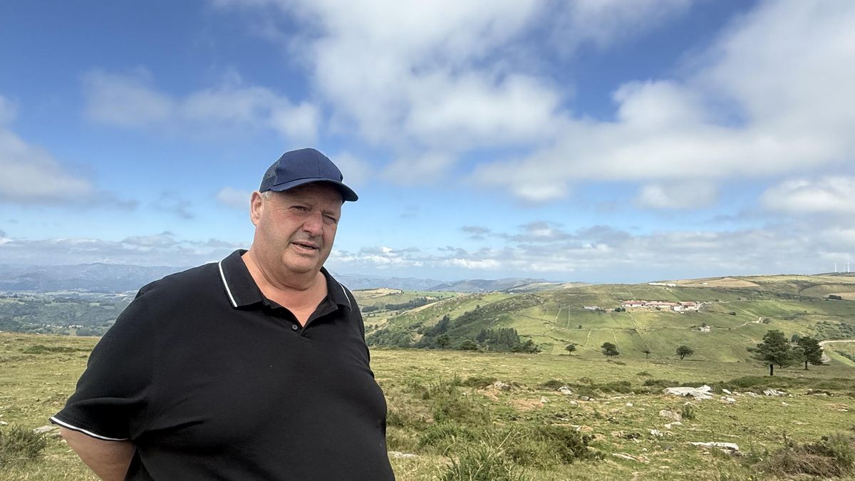 Juan Gayo, con Las Tabiernas al fondo