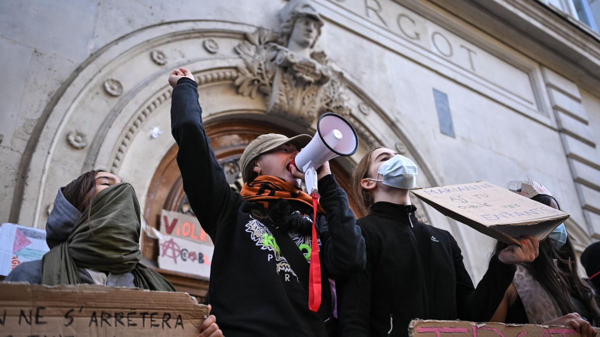 El Gobierno francés anuncia medidas para aplacar las protestas educativas, pero los estudiantes mantienen el pulso