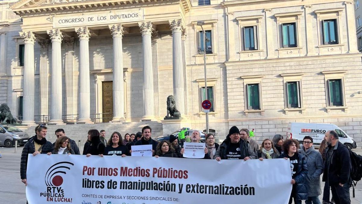 La plataforma de RTVs públicas encuentra receptividad en los grupos del Congreso “contra la manipulación y la externalización” de los medios de comunicación públicos