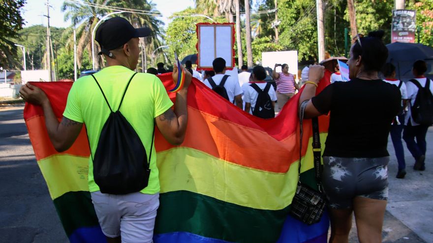 Activistas alertan que migrantes LGBTTIQ+ recurren al trabajo sexual en sur de México