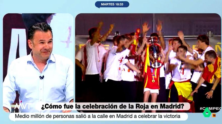 Iñaki López bromea al ver a Álvaro Morata lanzando un vaso a un fan de la selección: "A buen seguro no le ha dado"