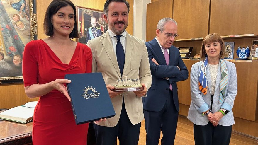 La alcaldesa de Santander, Gema Igual, visita el Ayuntamiento de Elche.