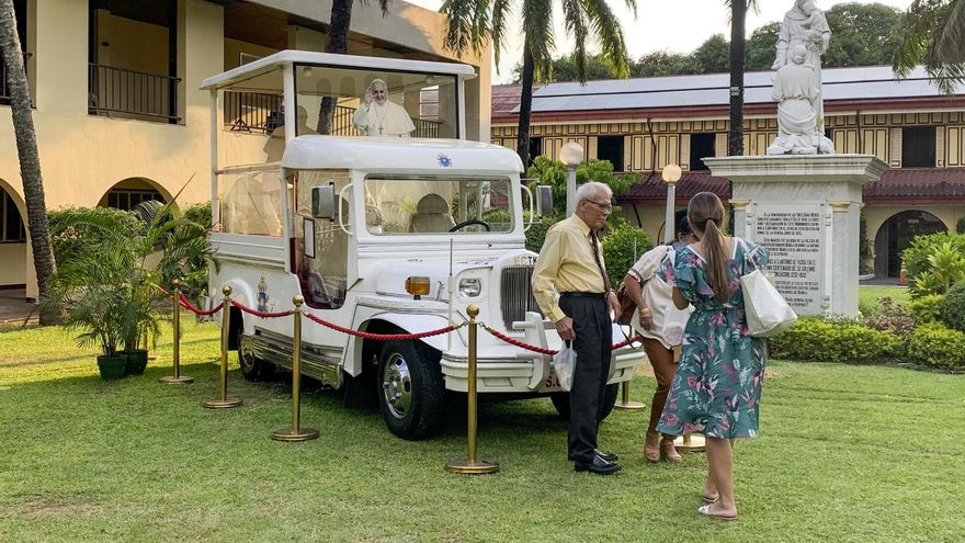 "El jeep del abuelo Kiko": el papamóvil utilizado por Francisco en Filipinas sale de gira