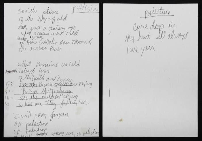 El manuscrito con la letra de la canción se vendió en una subasta.