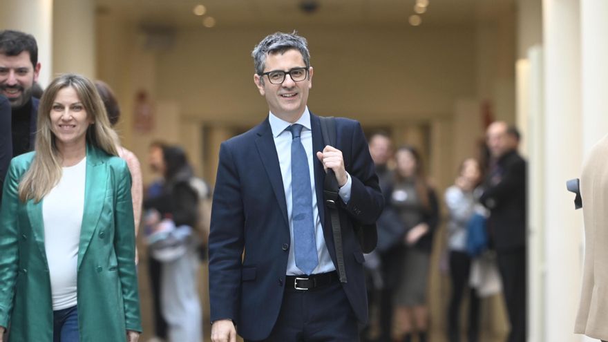 El ministro de la Presidencia, Justicia y Relaciones con las Cortes, Félix Bolaños, a su llegada a una sesión de control al Gobierno en el Senado, a 5 de marzo de 2024, en Madrid (España). El caso Koldo centra la sesión del control al Gobierno en el Senad