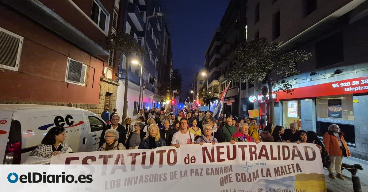  Teníamos razón, Canarias dijo no : unas 500 personas ratifican su negativa a la OTAN en una manifestación en Las Palmas
