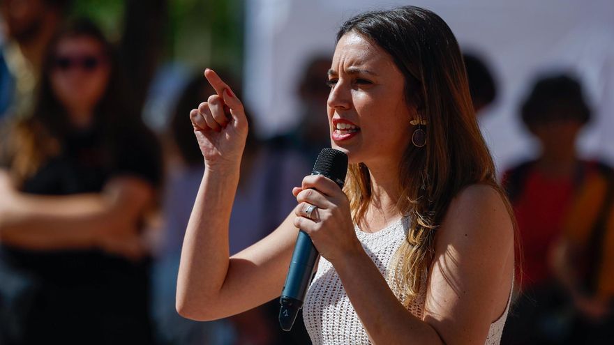 La ministra de Igualdad, Irene Montero, da un discurso durante el acto 'Valentía y feminismo para transformar" celebrado este viernes 5