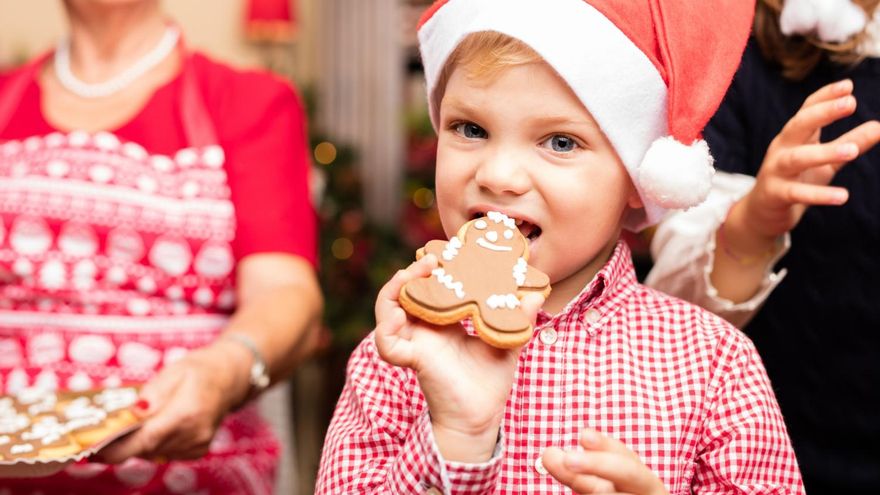 Del mini panettone con chocolate caliente al Papá Noel de fresa: cinco meriendas de Navidad que sí gustarán a los niños