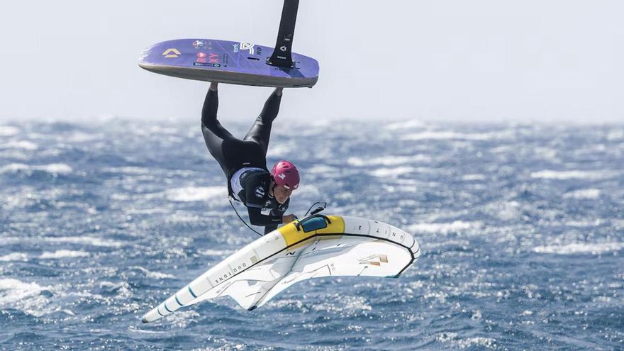 Con 19 años, esta gaditana acaba de conseguir su noveno campeonato del mundo en este curioso deporte náutico