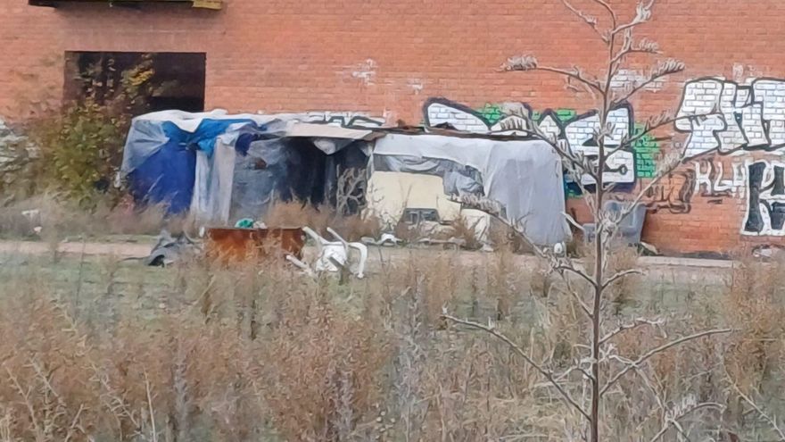 Trabajar bajo el sol y dormir en la calle: Medina del Campo carece de planificación para acoger temporeros