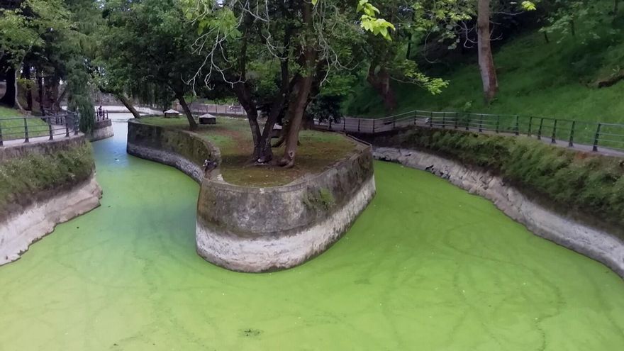 Equo denuncia el mal estado de conservación del estanque del Parque de Mataleñas