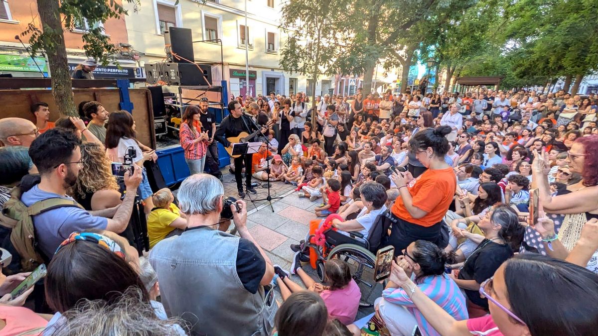 La agonía de Maricarmen, de 87 años, se convierte en una fiesta de la resistencia para evitar un tercer intento de desahucio