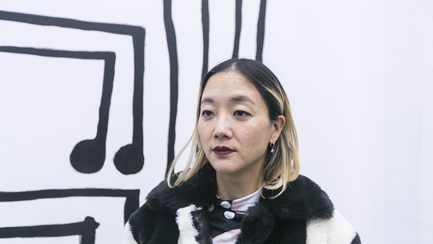 La artista que interpretó en lengua de signos el himno nacional en la Super Bowl explora el eco del sonido