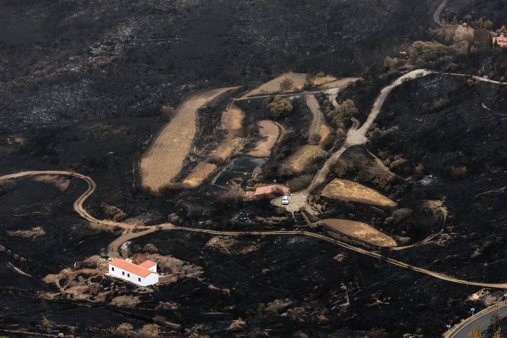 Vuelo de reconocimiento del GES sobre el terreno afectado por el incendio de Gran Canaria