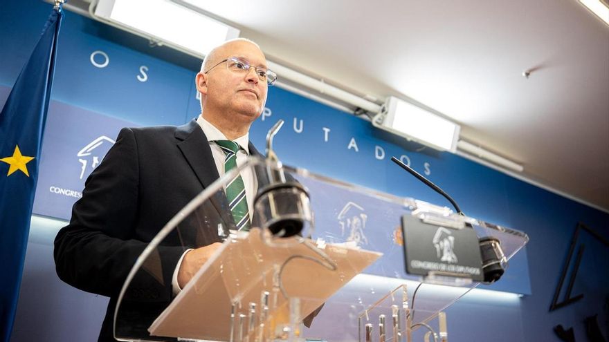 El portavoz del PP en el Congreso, Miguel Tellado, durante una rueda de prensa en el Congreso