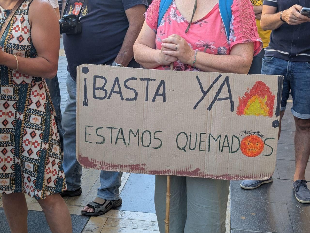 Protesta en León contra la gestión de la Junta de los incendios forestales de este verano.