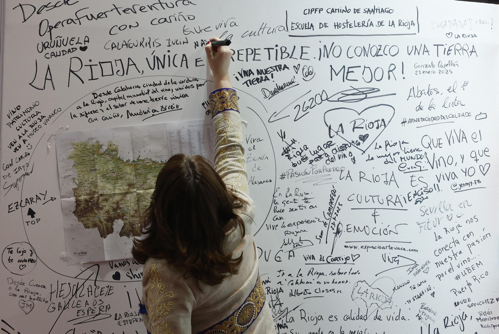 Nadie se fue del estand sin dejar su mensaje