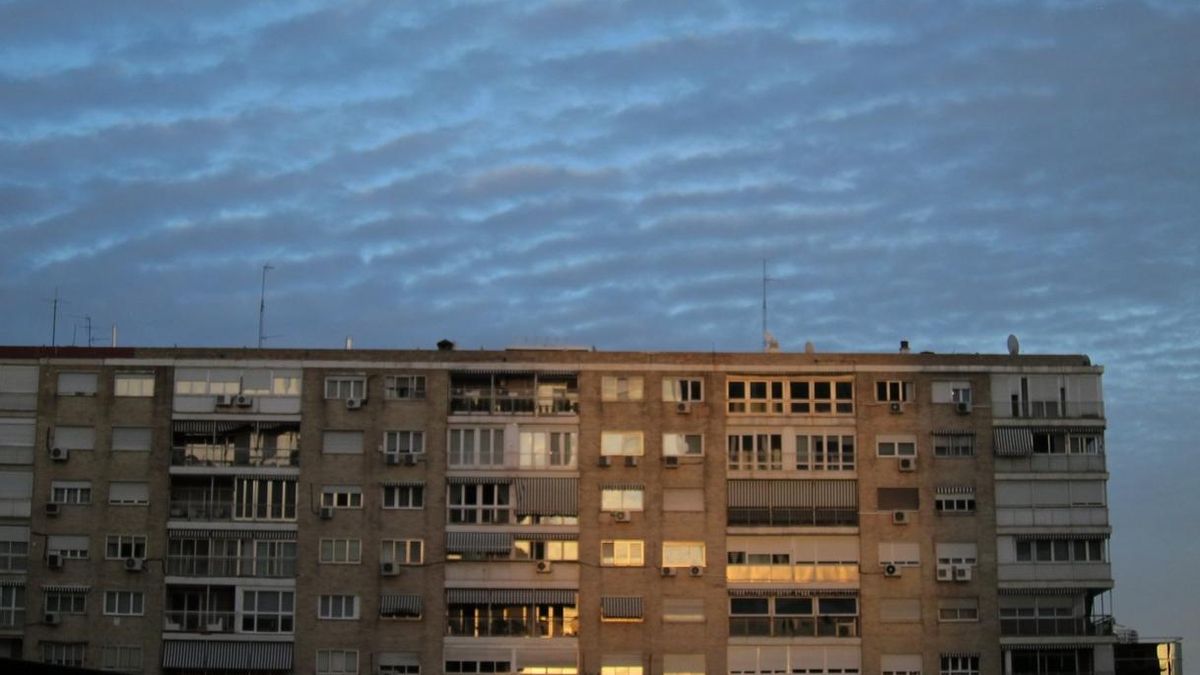 Industria congela los peajes de luz en 2015 y cifra en el 4,9% la bajada del recibo en 2014