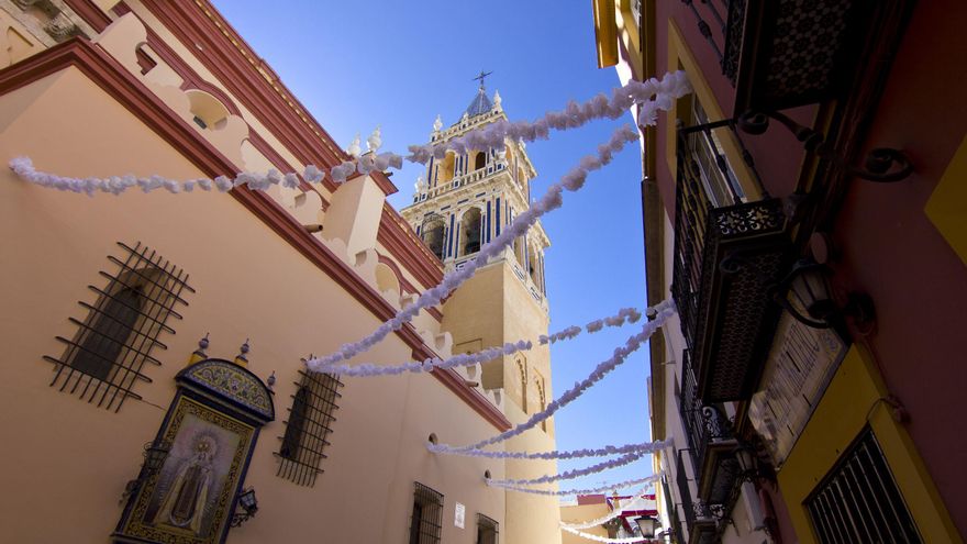 Perfiles de fortaleza de Santa Ana, la 'catedral' de Triana.