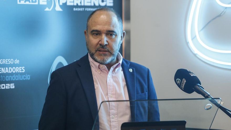 El seleccionador Chus Mateo lidera una acción formativa del Coto Córdoba CB