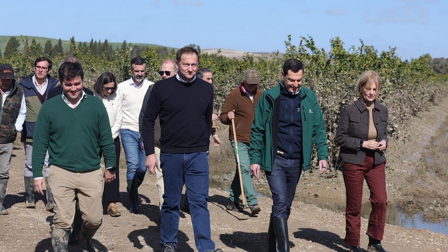 Visita del comisario europeo de Agricultura, Christophe Hansen, a Jerez de la Frontera (Cádiz), junto al presidente de la Junta de Andalucía, Juanma Moreno.