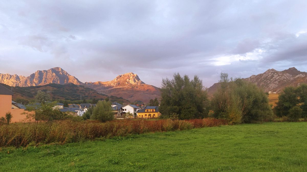 Peña Ubiña desde Santu Michanu