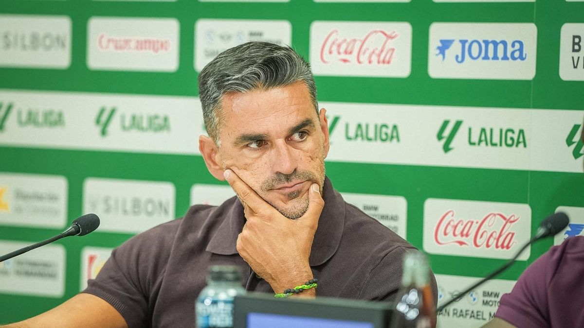 Juanito, director deportivo del CCF, en sala de prensa