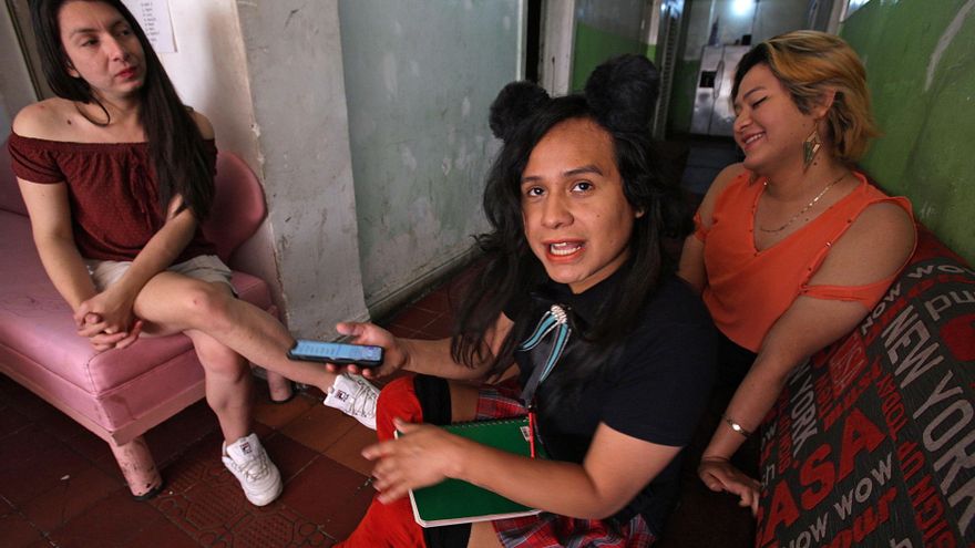 Migrantes trans logran cruzar a EEUU para solicitar asilo