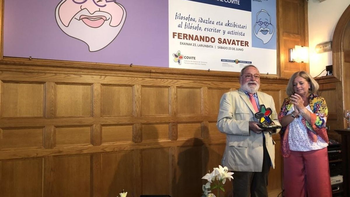 Savater advierte de que "nunca se deslegitimará a ETA si se lleva a cabo la transformación política" que quería