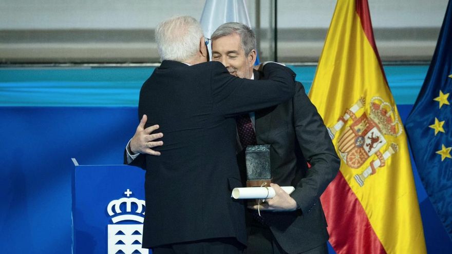 El escritor Armas Marcelo, la nadadora Michelle Alonso y el Centro de la Cultura Popular reciben los Premios Canarias 2025