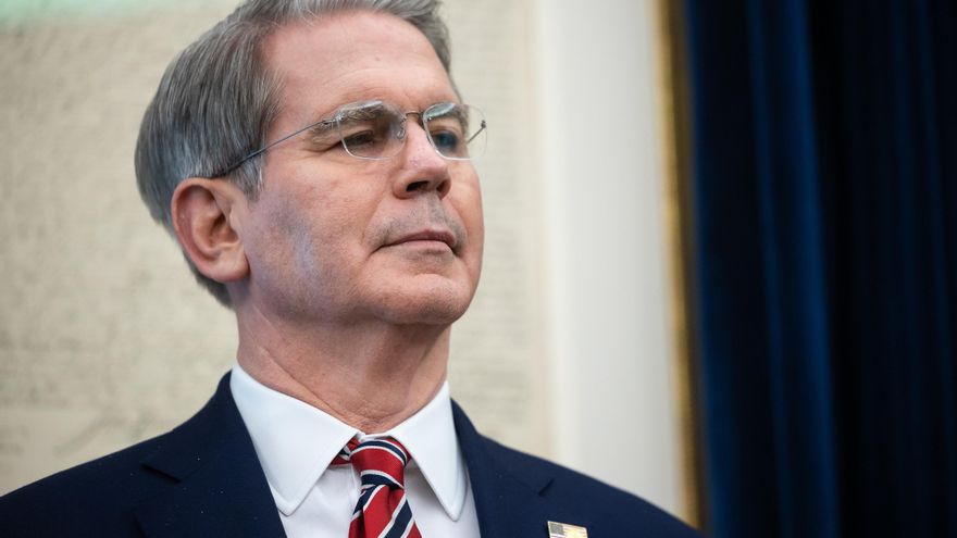 Secretario del Tesoro de EEUU defiende alza de aranceles al acero por estabilidad laboral