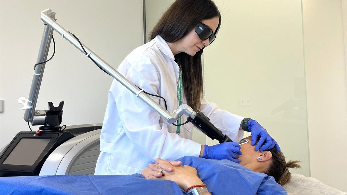 El Hospital Quirónsalud incorpora un láser de picosegundos de última generación para tratar problemas de la piel