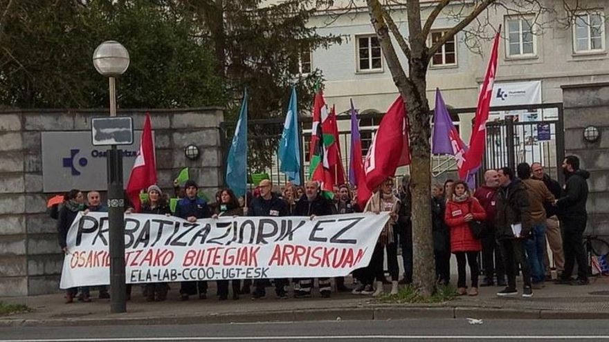 ELA, LAB, CCOO, UGT y ESK denuncian la privatización de los almacenes de Osakidetza y la "destrucción de puestos de trabajo"