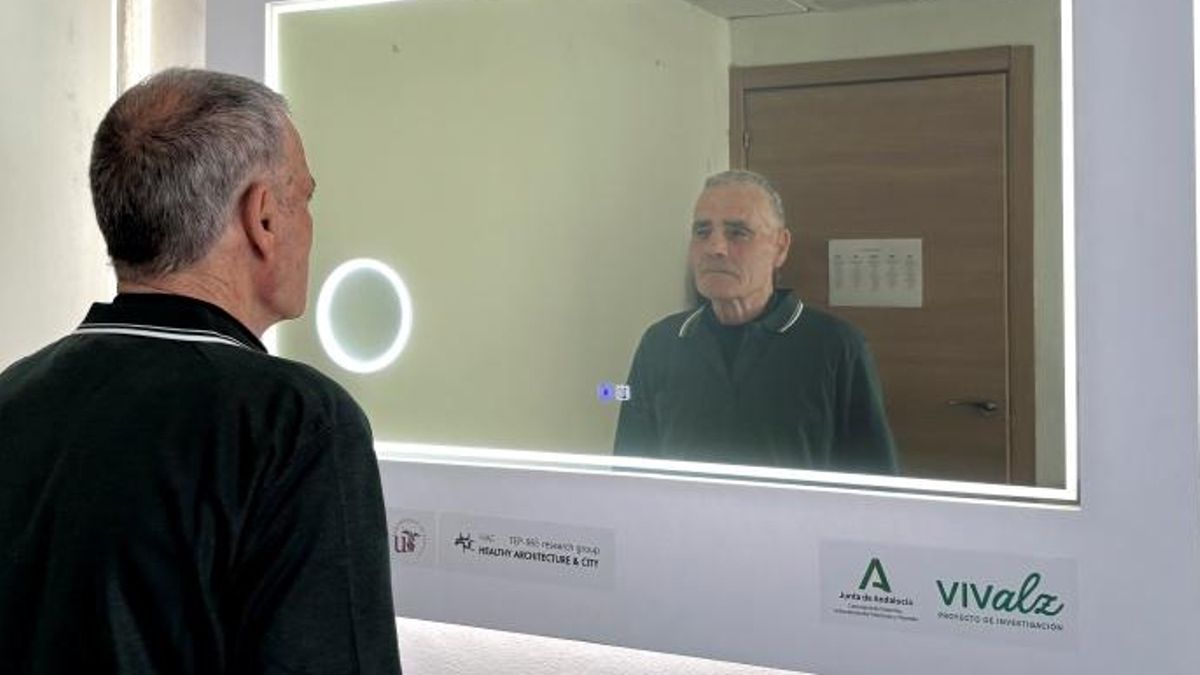 Desarrollan un espejo inteligente para personas con alzhéimer que no se reconocen en su propio reflejo