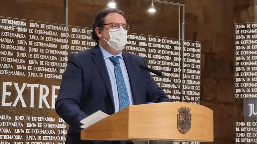 El consejero de Sanidad y Políticas Sociales, José María Vergeles, este miércoles en Mérida