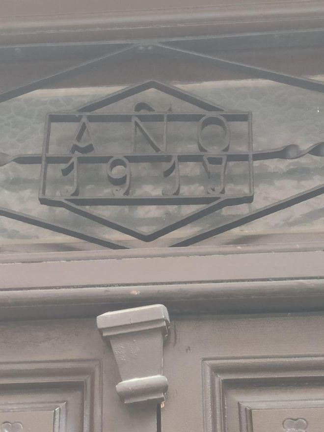 Fecha sobre la puerta de una casa de corredor en Tetuán