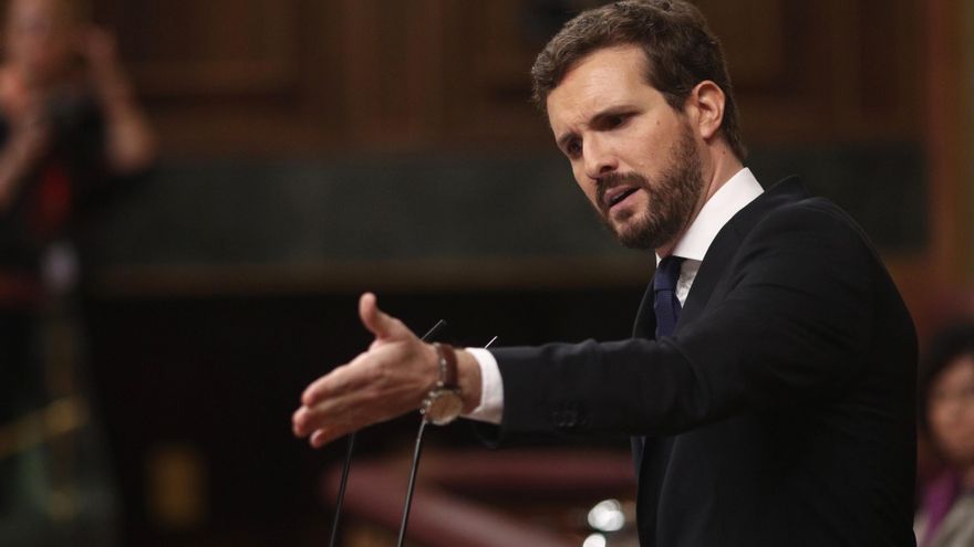 Archivo - El presidente del PP, Pablo Casado, interviene desde la tribuna del Congreso de los Diputados en la primera sesión del debate de investidura del candidato socialista a la Presidencia de Gobierno en la XIV Legislatura en Madrid (España), a 4 de e
