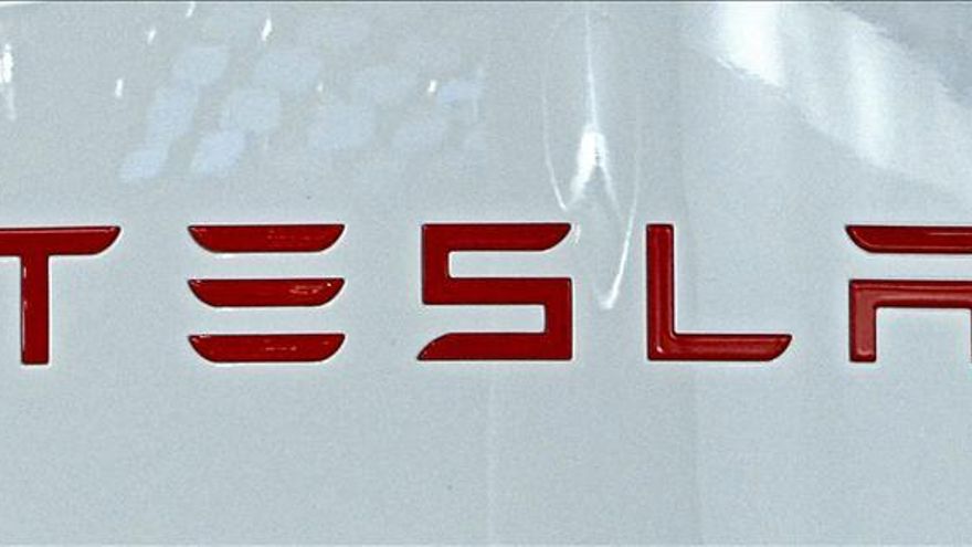 Las acciones de Tesla suben tras confirmación de conversaciones con Apple