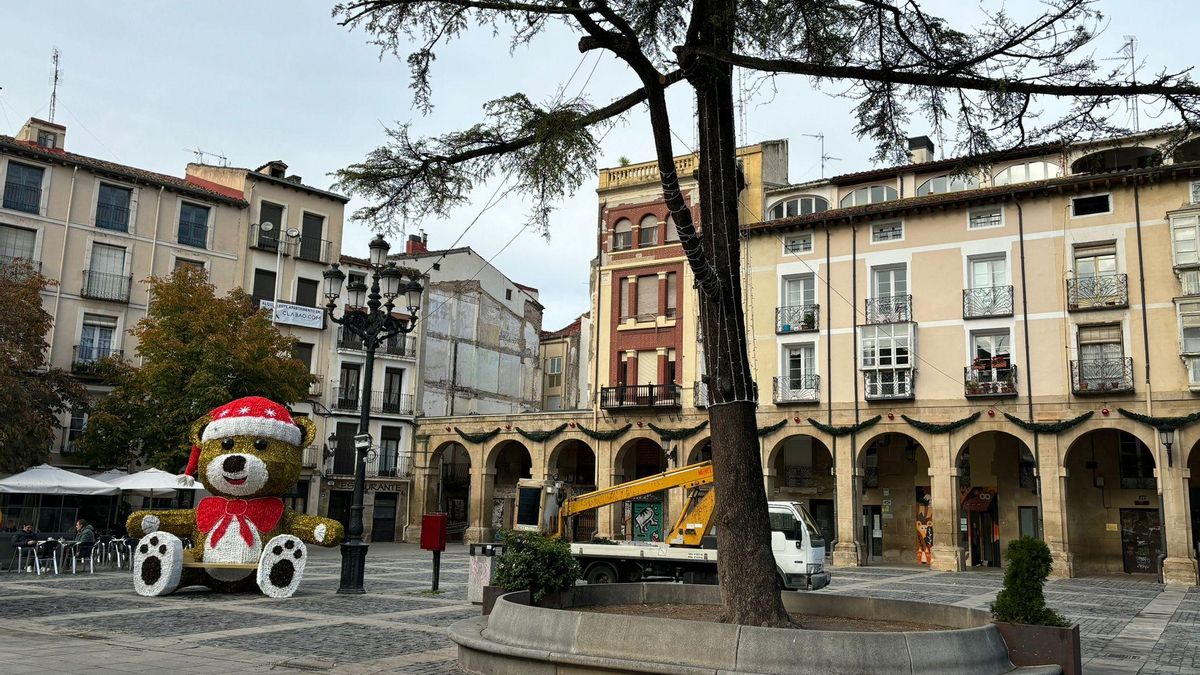 Iluminación de Navidad en la Plaza del Mercado de Logroño, 2024
