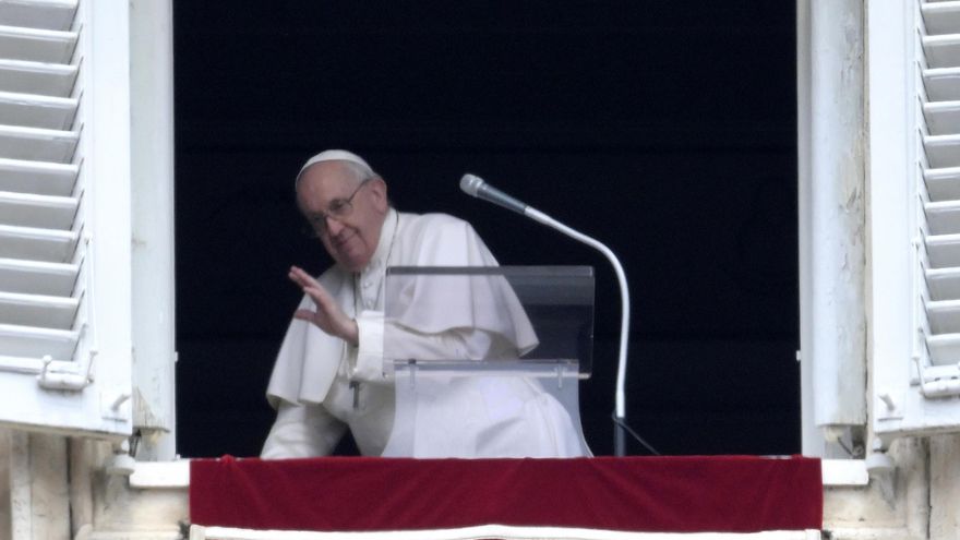 El papa agradece a los voluntarios de CaixaBank su ayuda a los refugiados de Ucrania EFE/EPA/CLAUDIO PERI/Archivo